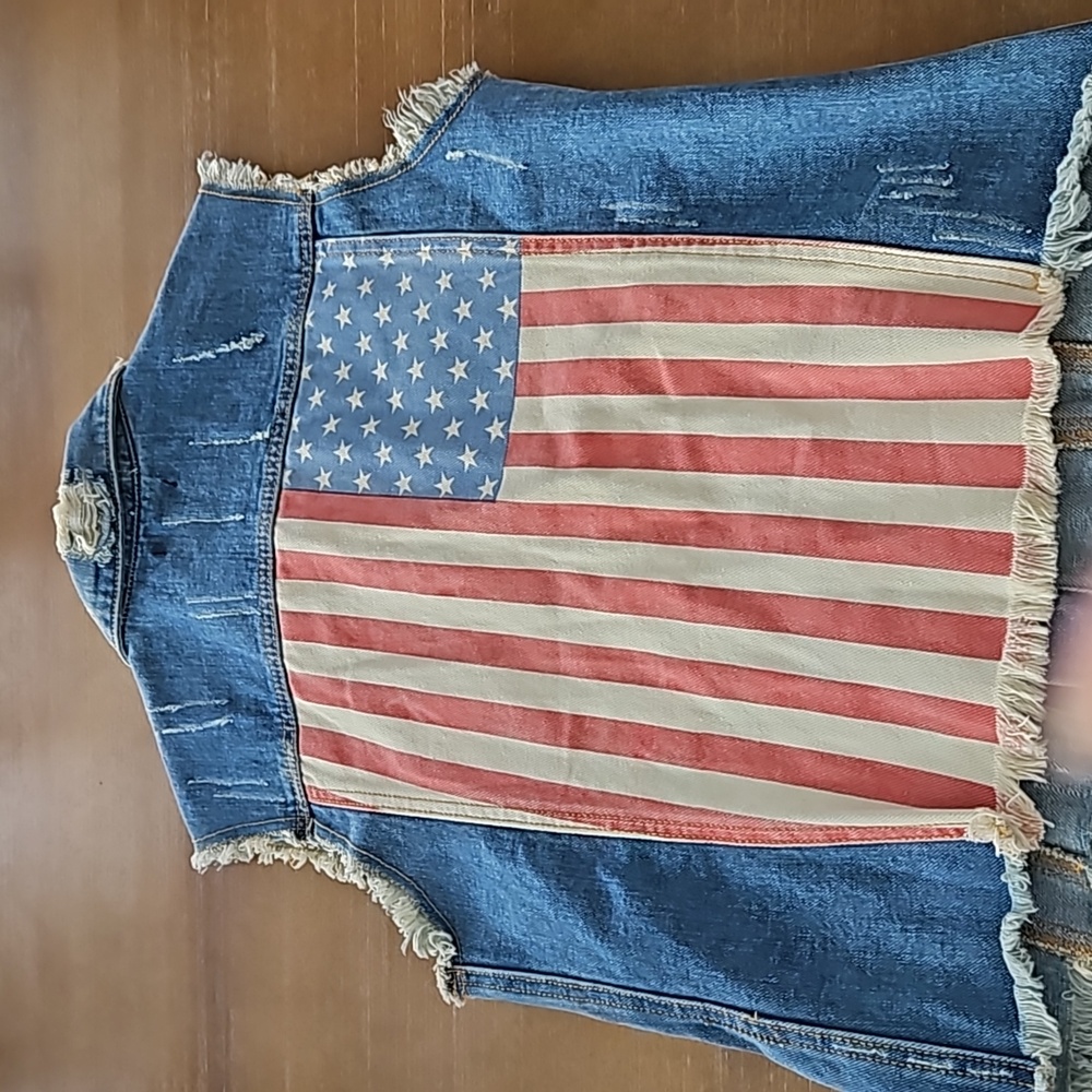 NEVER WORN NAMELESS DENIM DISTRESSED FLAG VEST